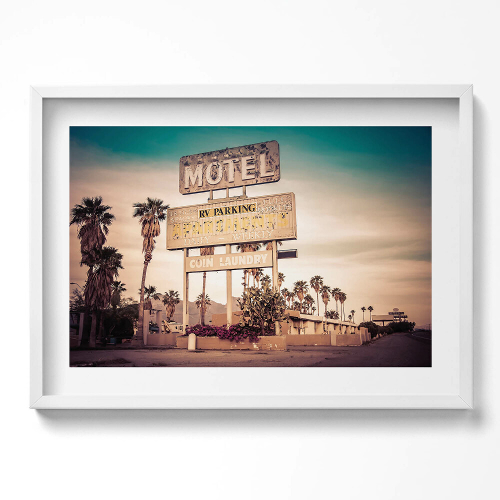 Kép keretben Régi motel hirdetőtáblája