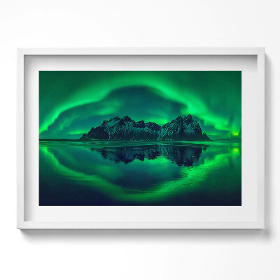 Kép keretben Északi fény hegyek felett