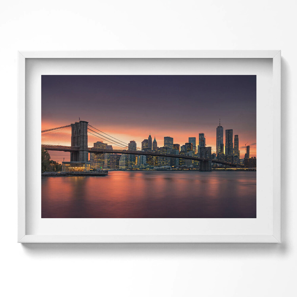 Kép keretben Híd és város skyline naplementében