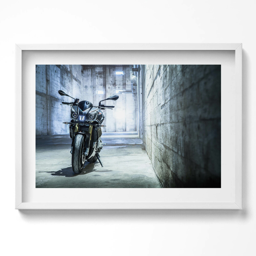 Kép keretben Fekete motor a garázsban