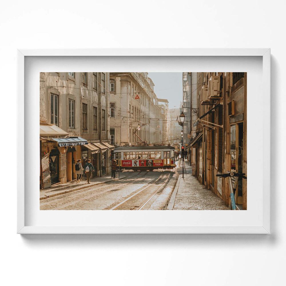 Kép keretben Városi utca villamossal