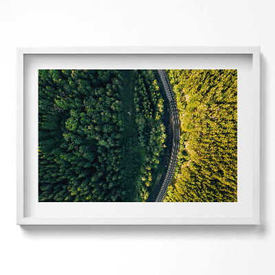 Kép keretben Zöld erdő és kanyarodó út
