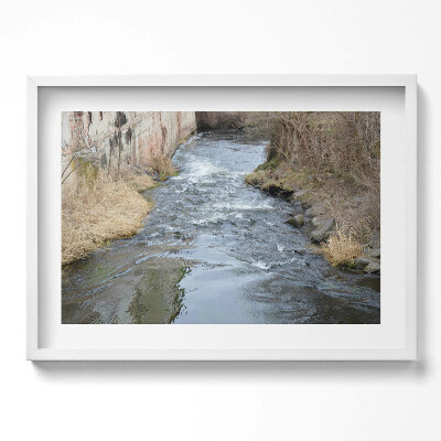 Kép keretben Zúgó patak és zöld part