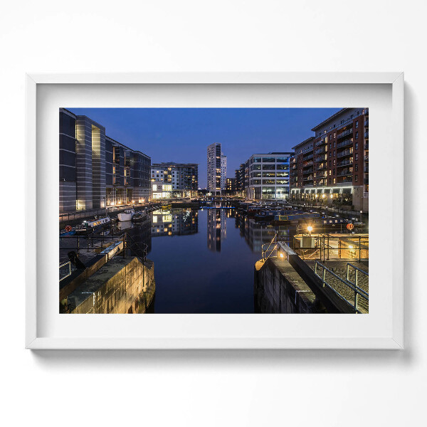 Kép keretben Városi táj víz tükröződése