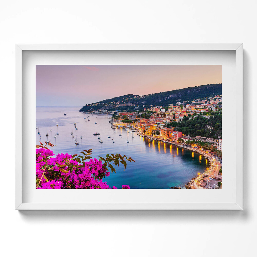 Kép keretben Tengerparti városkép naplementében