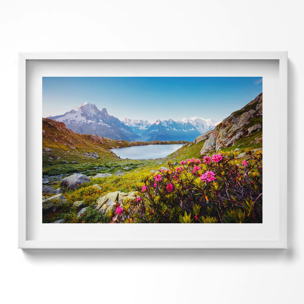 Kép keretben Hegyek tó virágos rét