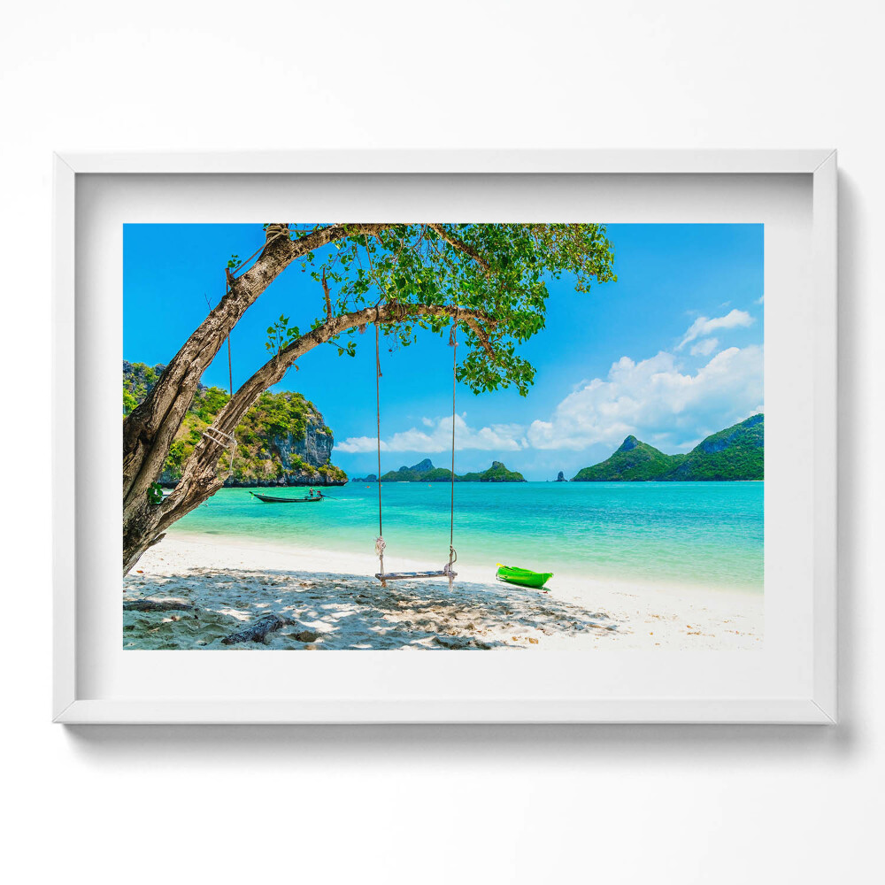 Kép keretben Tengerparti hinta zöld fák