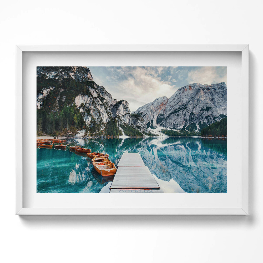 Kép keretben Tó hegyek csónakok híd