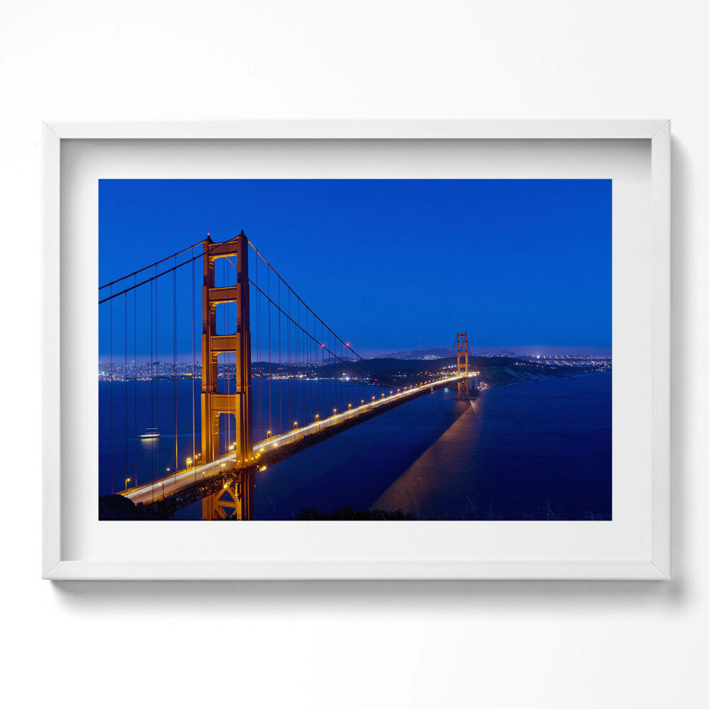 Kép keretben Aranykapu híd éjszakai fényben