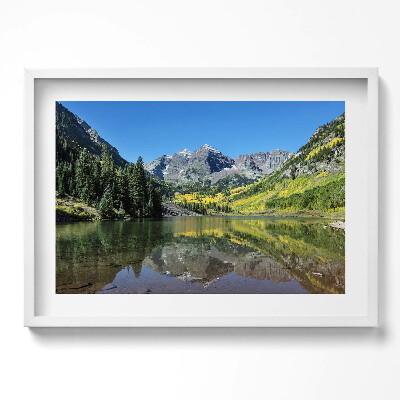 Kép keretben Hegyek és tükörképe a vízben