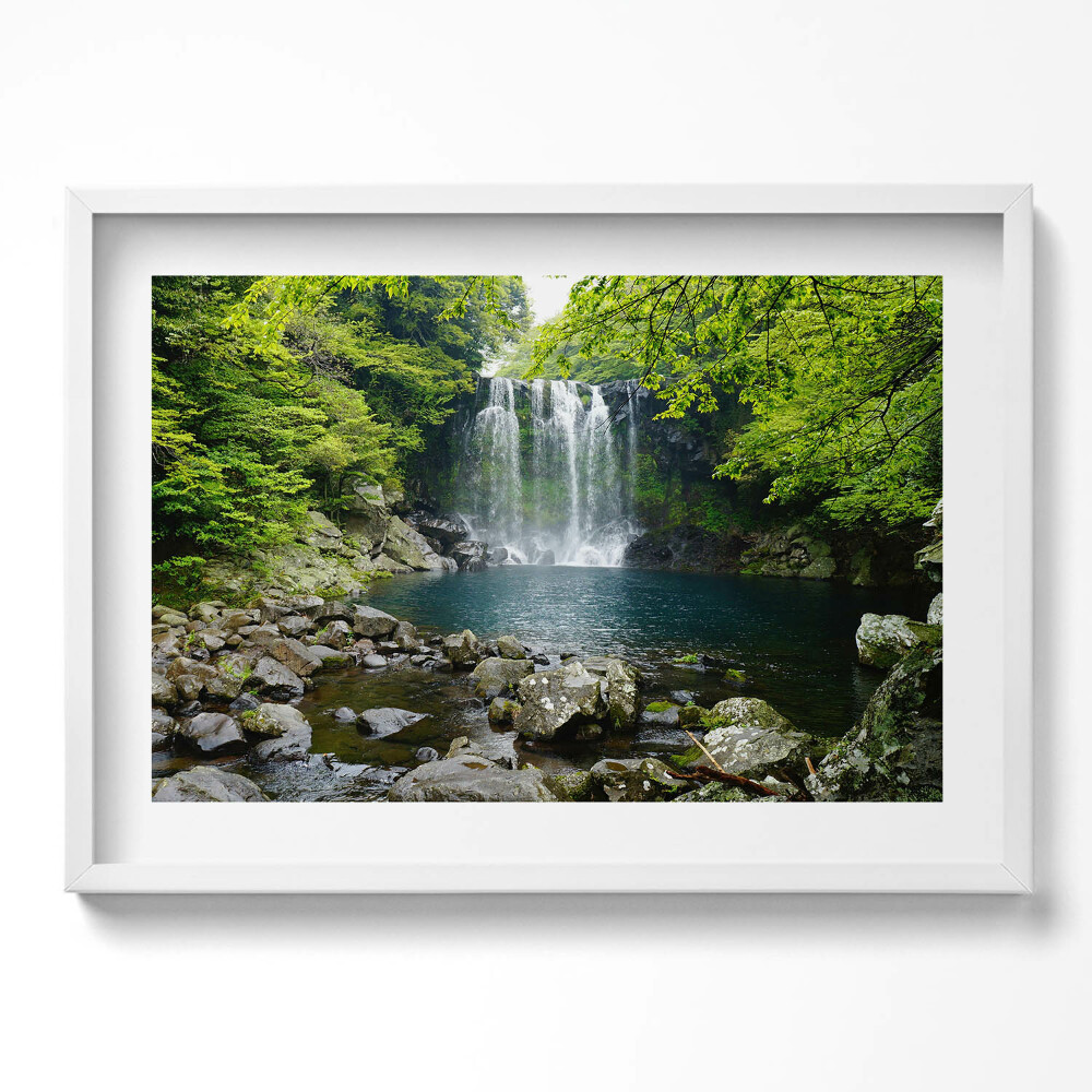 Kép keretben Zöld dombok vízesés tiszta tó