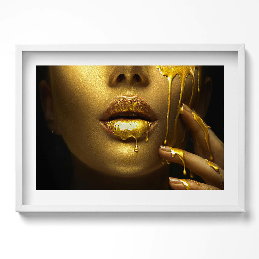 Kép keretben Aranyszínű ajkak csepegő folyadék