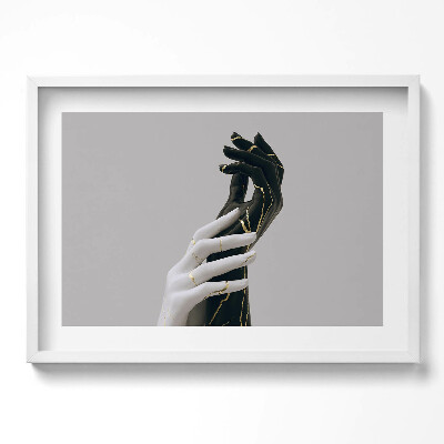 Kép keretben Két kéz ellentétes színekben