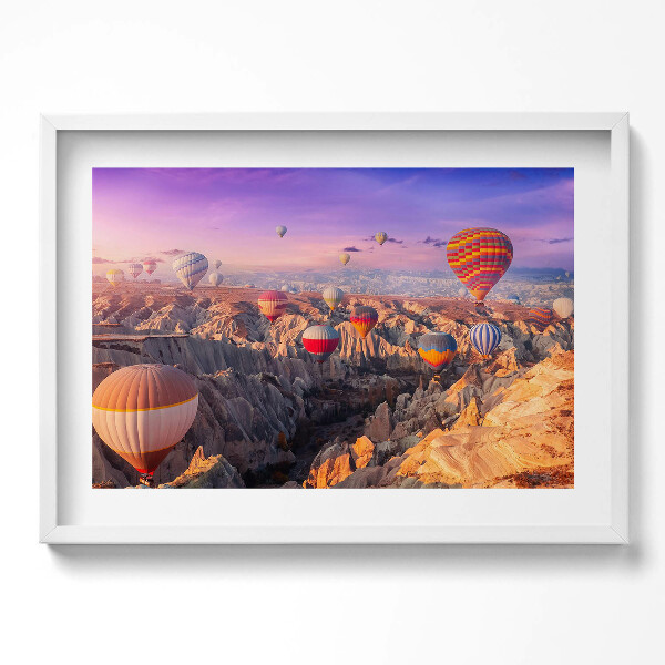 Kép keretben Légballonok a hegyek felett