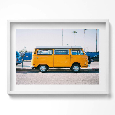 Kép keretben Sárga kisbusz oldalnézetből