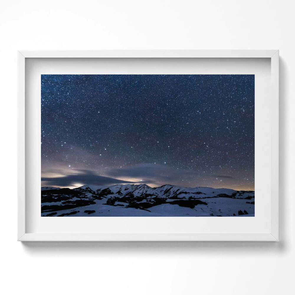 Kép keretben Csillagos égbolt hegyek felett
