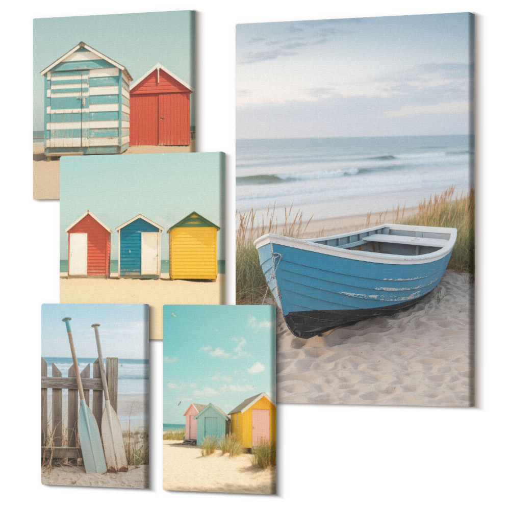 Vászonkép ötrészes Tengerparti kilátás, színes házak és csónakok a tengerparton