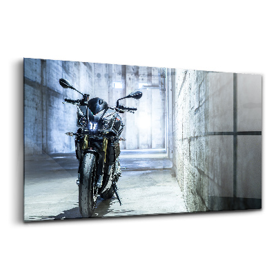 Üvegkép Motorkerékpár egy betonozott városi sikátorban