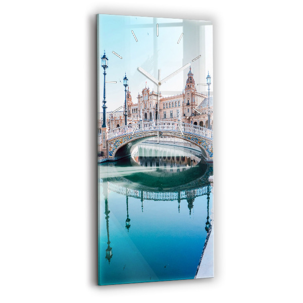 Téglalap alakú üvegóra Spanyol tér Sevillában