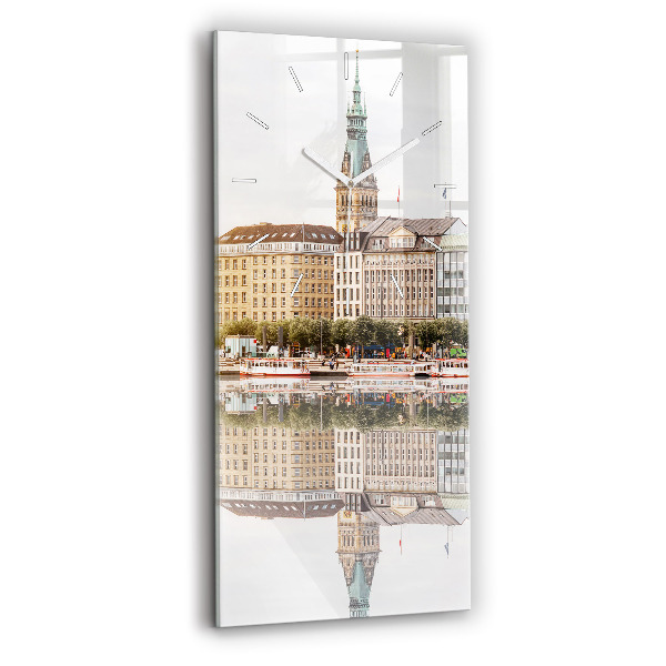 Négyszögletes üvegóra Hamburg folyó Németországban