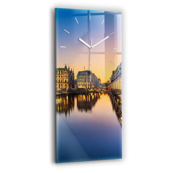 Négyszögletes üvegóra Hamburg városháza