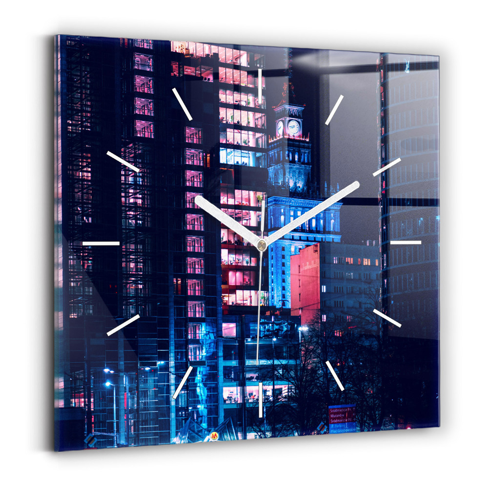 Szögletes üvegóra Varsó éjszaka