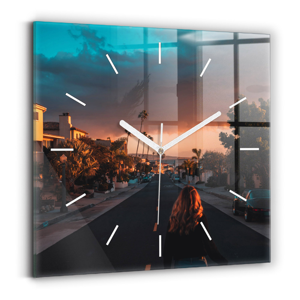 Szögletes üvegóra Nő az úton